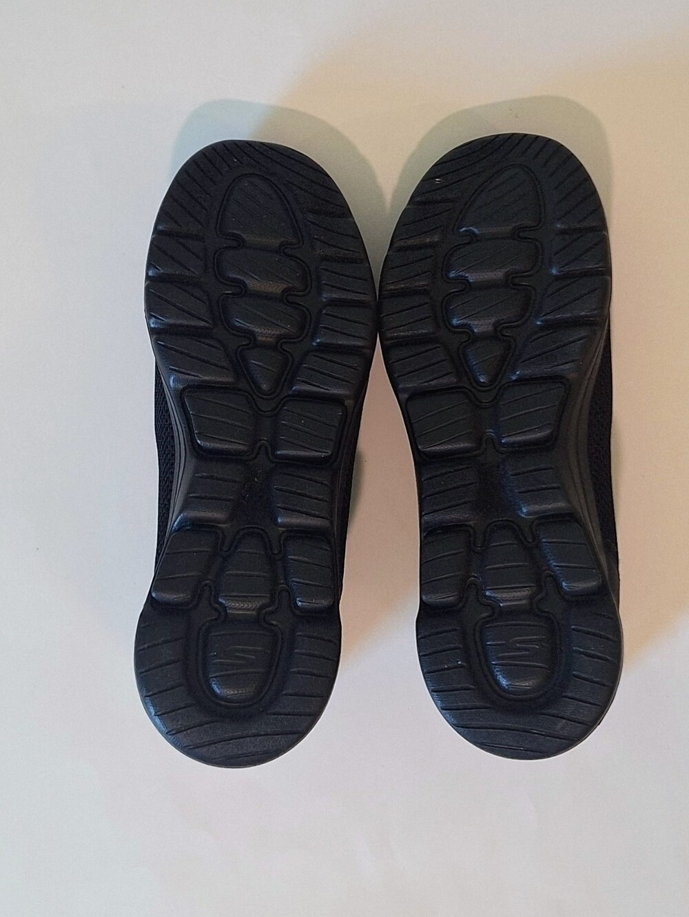 Skechers Go Walk 5 Air Cooled Goga Mat Walking Shoes Black Size 10 Like New - Picture 11 of 12